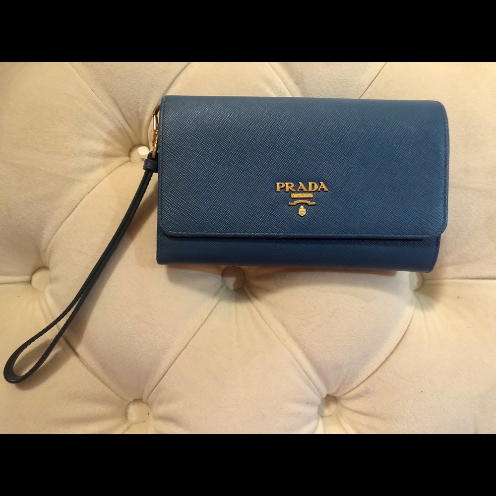 BRAND NEW BEAUTIFUL BLUE PRADA WRISTLET